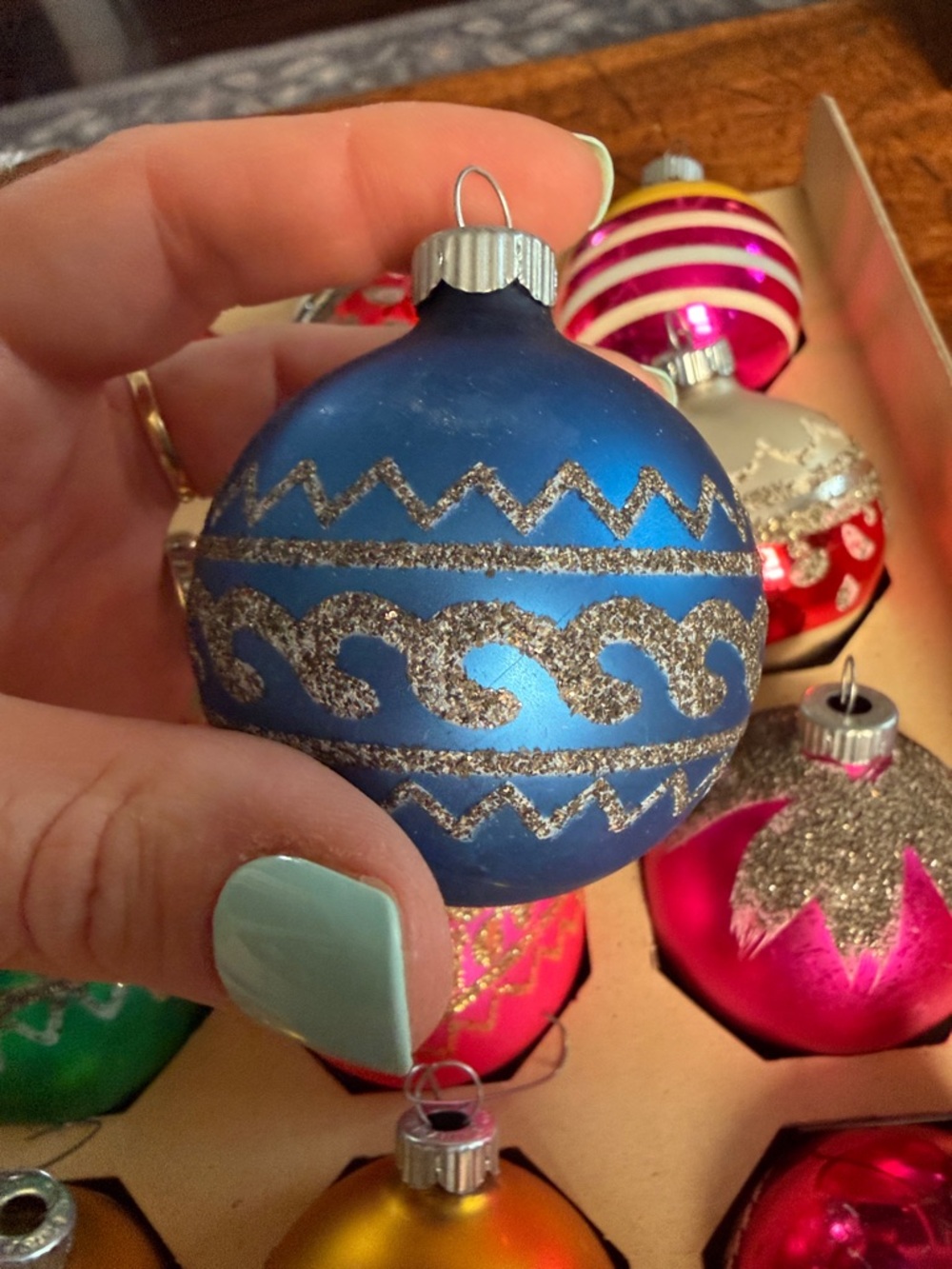 Set of 12 Assorted Multicolor Vintage Shiny Brite Glass Christmas Ornaments - Picture 12 of 14